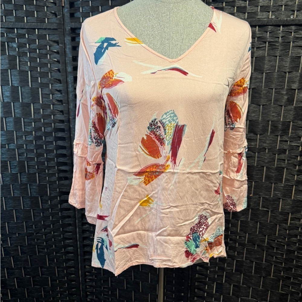 Grace & Lace pink Floral V-Neck Blouse - Pink and Multicolor. Sz M